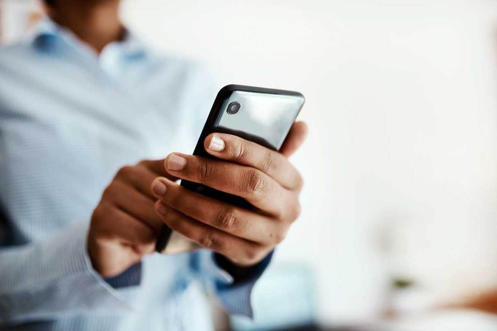 ‘We don’t talk anymore, like we used to do – 4 reasons why messaging is such a popular way of communication