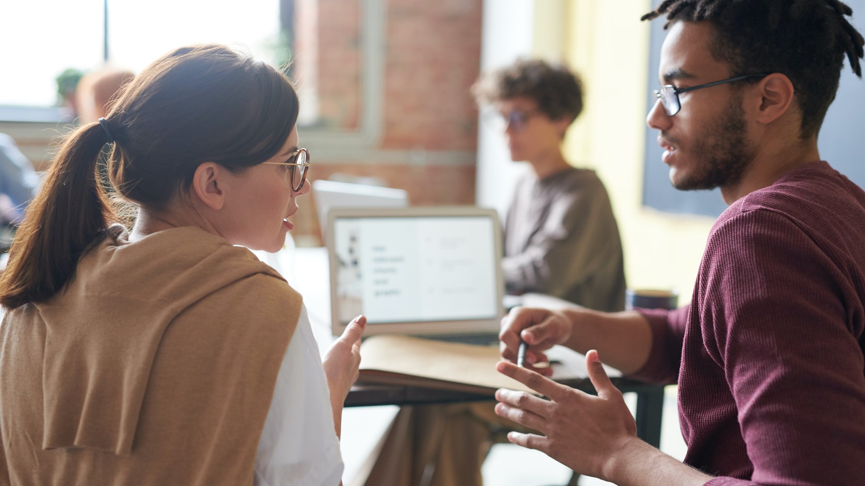 7 lessons to improve your non-verbal communication